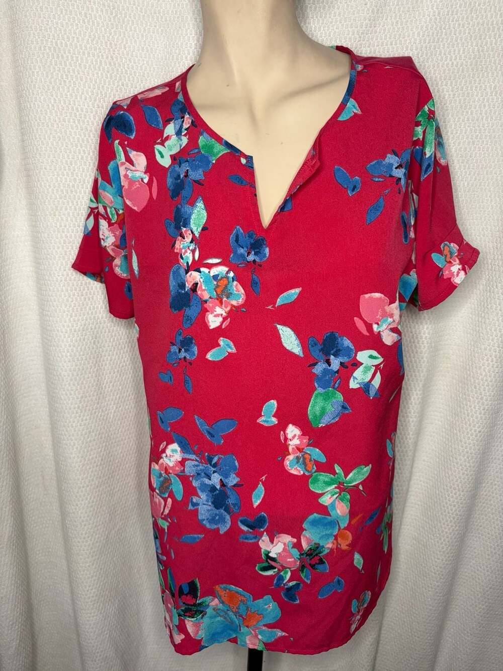 Van Heusen Floral V-Neck Blouse Size M Red Blue Print Short Sleeve